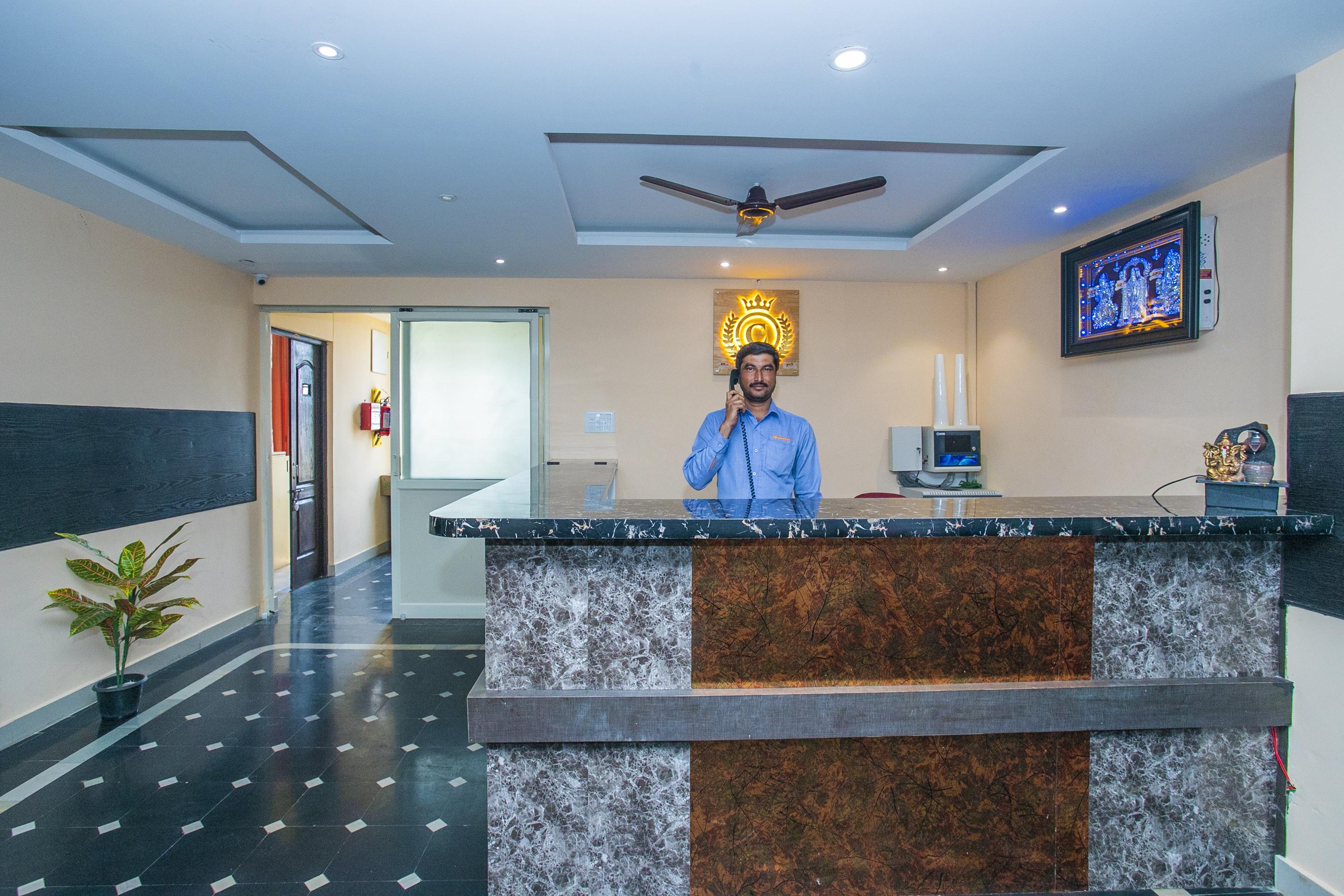 Oyo 22837 Chairmen'S Hotel Bangalore Exterior photo